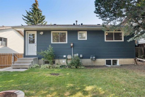 39 Bearberry Crescent Nw, Calgary, AB - Outdoor
