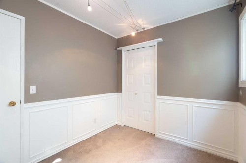 39 Bearberry Crescent Nw, Calgary, AB - Indoor Photo Showing Other Room