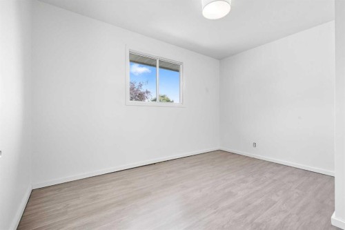 4720 Worcester Drive Sw, Calgary, AB - Indoor Photo Showing Other Room