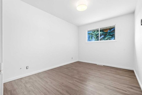 4720 Worcester Drive Sw, Calgary, AB - Indoor Photo Showing Other Room