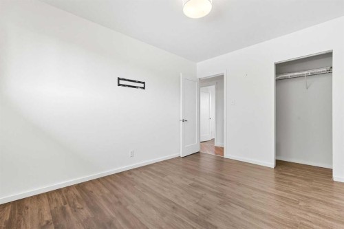 4720 Worcester Drive Sw, Calgary, AB - Indoor Photo Showing Other Room