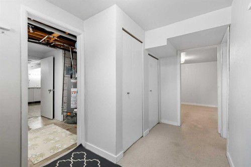 4720 Worcester Drive Sw, Calgary, AB - Indoor Photo Showing Other Room