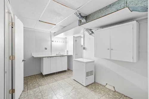 4720 Worcester Drive Sw, Calgary, AB - Indoor