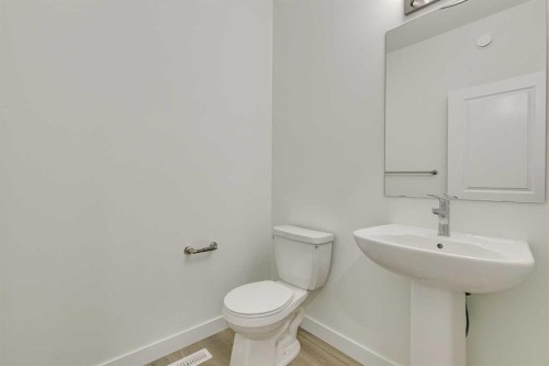 17 Andalusian Road, Cochrane, AB - Indoor Photo Showing Bathroom