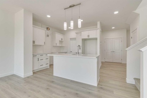 17 Andalusian Road  Cochrane, AB T4C 3B7