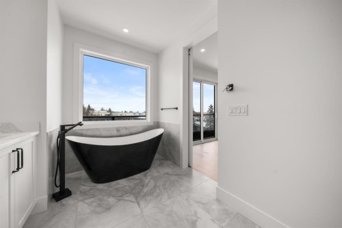 1907 28 Avenue Sw, Calgary, AB - Indoor Photo Showing Other Room