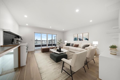 1907 28 Avenue Sw, Calgary, AB - Indoor Photo Showing Other Room