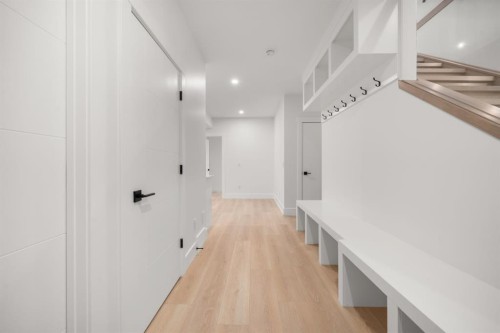 1907 28 Avenue Sw, Calgary, AB - Indoor Photo Showing Other Room