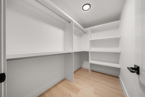 1907 28 Avenue Sw, Calgary, AB - Indoor With Storage