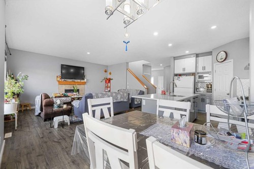 17 Saddlecrest Crescent Ne, Calgary, AB - Indoor Photo Showing Kitchen