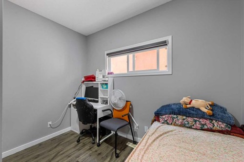 17 Saddlecrest Crescent Ne, Calgary, AB - Indoor Photo Showing Bedroom