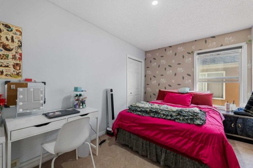 17 Saddlecrest Crescent Ne, Calgary, AB - Indoor Photo Showing Bedroom