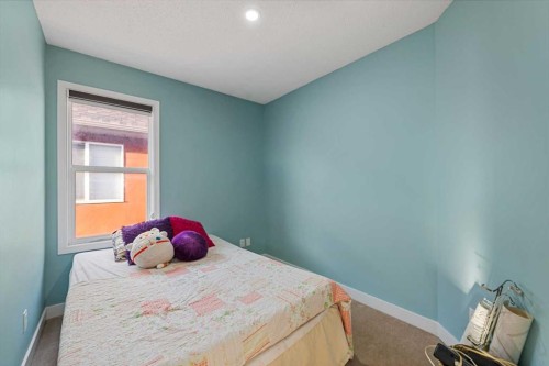 17 Saddlecrest Crescent Ne, Calgary, AB - Indoor Photo Showing Bedroom