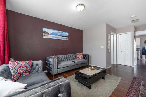 10 Tarawood Lane Ne, Calgary, AB - Indoor Photo Showing Living Room