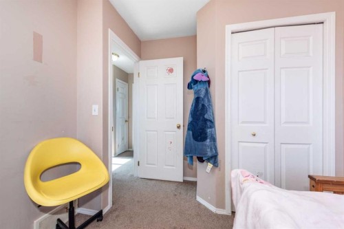 10 Tarawood Lane Ne, Calgary, AB - Indoor Photo Showing Bedroom