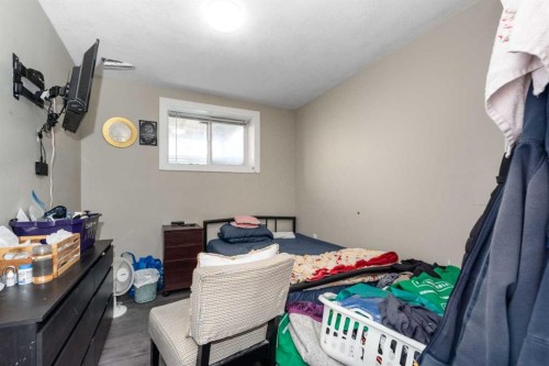 10 Tarawood Lane Ne, Calgary, AB - Indoor Photo Showing Bedroom