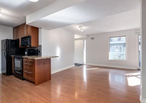 3-123 13 Avenue Ne, Calgary, AB - Indoor Photo Showing Kitchen