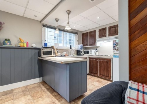 3-123 13 Avenue Ne, Calgary, AB - Indoor Photo Showing Kitchen