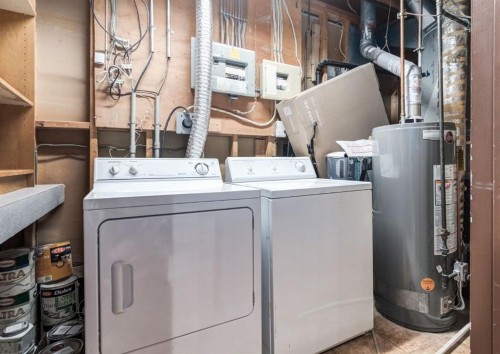 3-123 13 Avenue Ne, Calgary, AB - Indoor Photo Showing Laundry Room