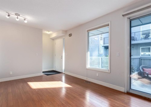 3-123 13 Avenue Ne, Calgary, AB - Indoor Photo Showing Other Room