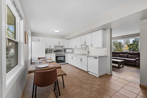 314-4525 31 Street Sw, Calgary, AB - Indoor Photo Showing Kitchen