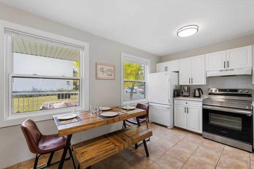 314-4525 31 Street Sw, Calgary, AB - Indoor Photo Showing Kitchen