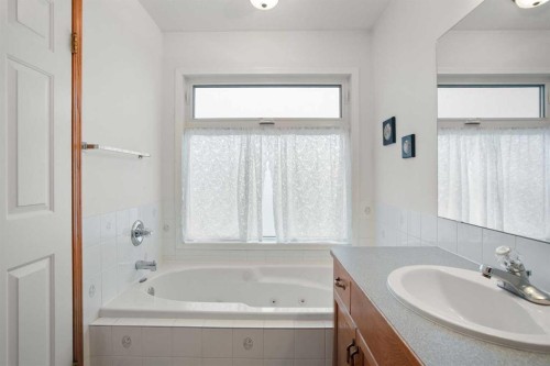 70 Anaheim Green Ne, Calgary, AB - Indoor Photo Showing Bathroom