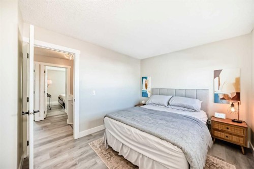 3920 44 Avenue Ne, Calgary, AB - Indoor Photo Showing Bedroom