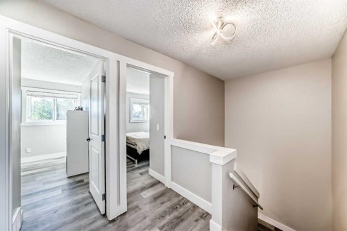 3920 44 Avenue Ne, Calgary, AB - Indoor Photo Showing Other Room