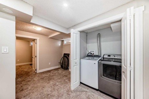 3920 44 Avenue Ne, Calgary, AB - Indoor Photo Showing Laundry Room