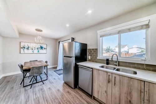 3920 44 Avenue Ne, Calgary, AB - Indoor Photo Showing Other Room