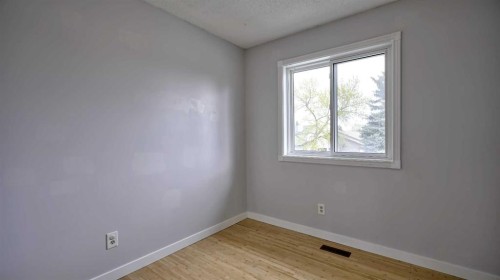 124 Riverbrook Way Se, Calgary, AB - Indoor Photo Showing Other Room