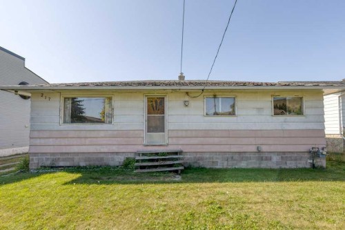 217 Ross Avenue, Cochrane, AB - Outdoor With Exterior