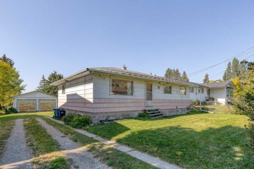 217 Ross Avenue, Cochrane, AB - Outdoor