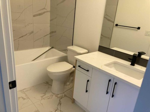 31 Baysprings Terrace Sw, Airdrie, AB - Indoor Photo Showing Bathroom