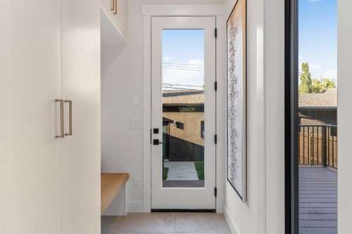 1904 48 Avenue Sw, Calgary, AB - Indoor Photo Showing Other Room