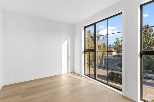 1904 48 Avenue Sw, Calgary, AB - Indoor Photo Showing Other Room