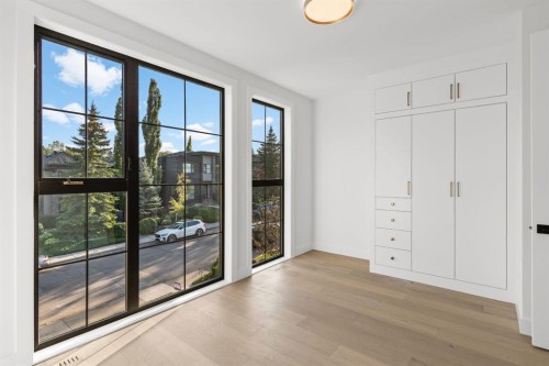 1904 48 Avenue Sw, Calgary, AB - Indoor Photo Showing Other Room