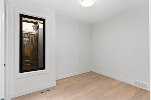 1904 48 Avenue Sw, Calgary, AB - Indoor Photo Showing Other Room