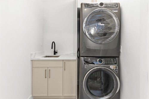 1904 48 Avenue Sw, Calgary, AB - Indoor Photo Showing Laundry Room