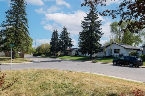 4328 Greenview Drive Ne, Calgary, AB - Outdoor