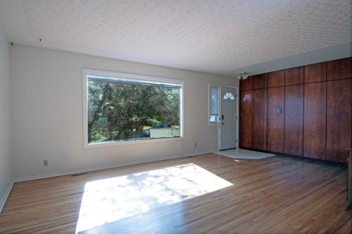 4328 Greenview Drive Ne, Calgary, AB - Indoor Photo Showing Other Room