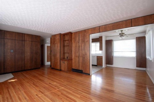 4328 Greenview Drive Ne, Calgary, AB - Indoor Photo Showing Other Room