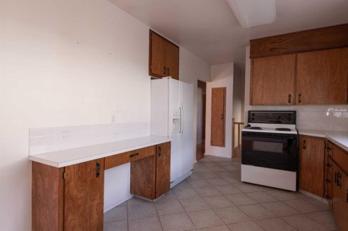 4328 Greenview Drive Ne, Calgary, AB - Indoor Photo Showing Kitchen