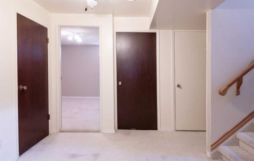 4328 Greenview Drive Ne, Calgary, AB - Indoor Photo Showing Other Room