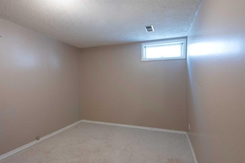 4328 Greenview Drive Ne, Calgary, AB - Indoor Photo Showing Other Room