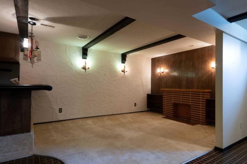 4328 Greenview Drive Ne, Calgary, AB - Indoor Photo Showing Garage