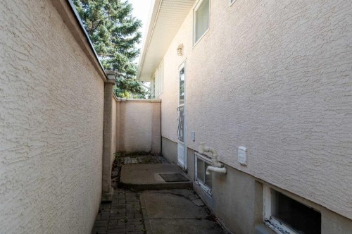 4328 Greenview Drive Ne, Calgary, AB - Outdoor