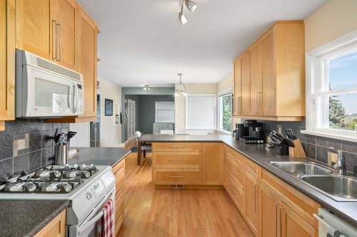 1437 23 Street Sw, Calgary, AB - Indoor Photo Showing Kitchen With Double Sink