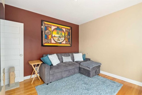 1437 23 Street Sw, Calgary, AB - Indoor Photo Showing Living Room